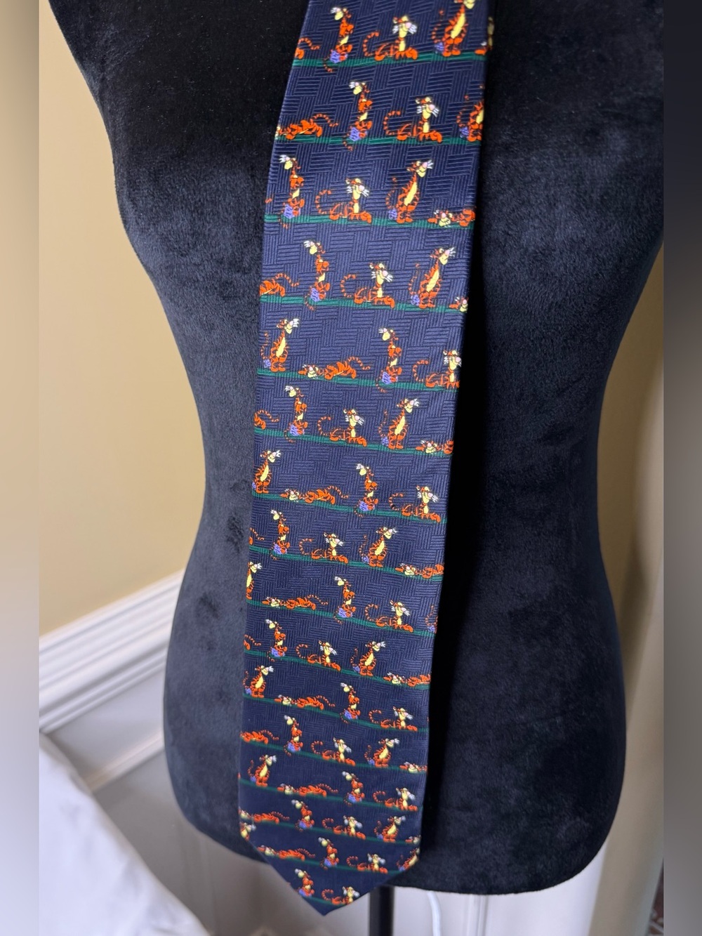 Men’s Vintage Disney Winnie the Pooh Tigger Tie